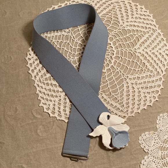 Vintage 80s Stretch Belt With Flower Buckle - Picture 4 of 13